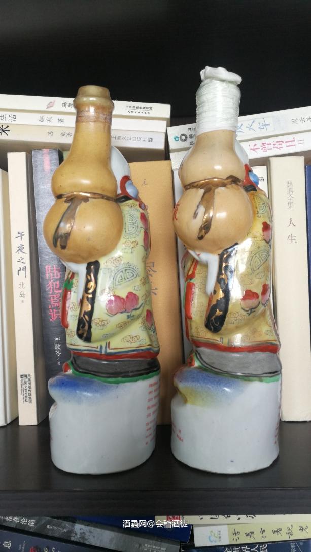 两个老寿星，大家看看那个真，那个假？