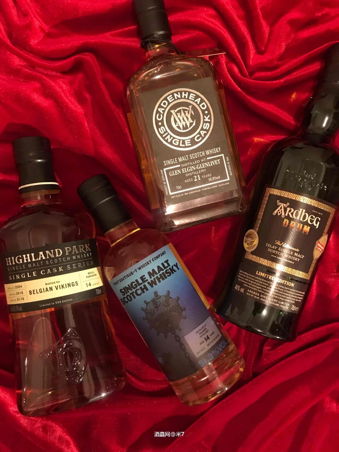 第七期的威士忌作品，你們會喜歡那只呢，高原騎士單桶14年，lB漫畫標的大摩14年，lB凱德漢的格蘭愛琴21年，啊貝普通版Drum，亮紅色背景就是棒😁😁😁