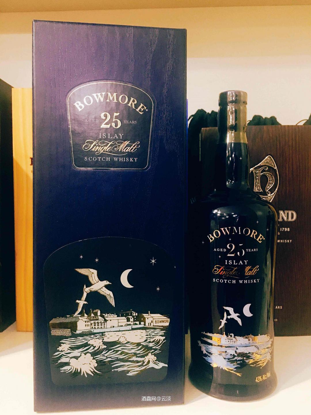 月光瓷瓶还是很漂亮的<img src='https://sdata.whiskyworm.com/xcxpics/emoji_21.png' class='emoji' />