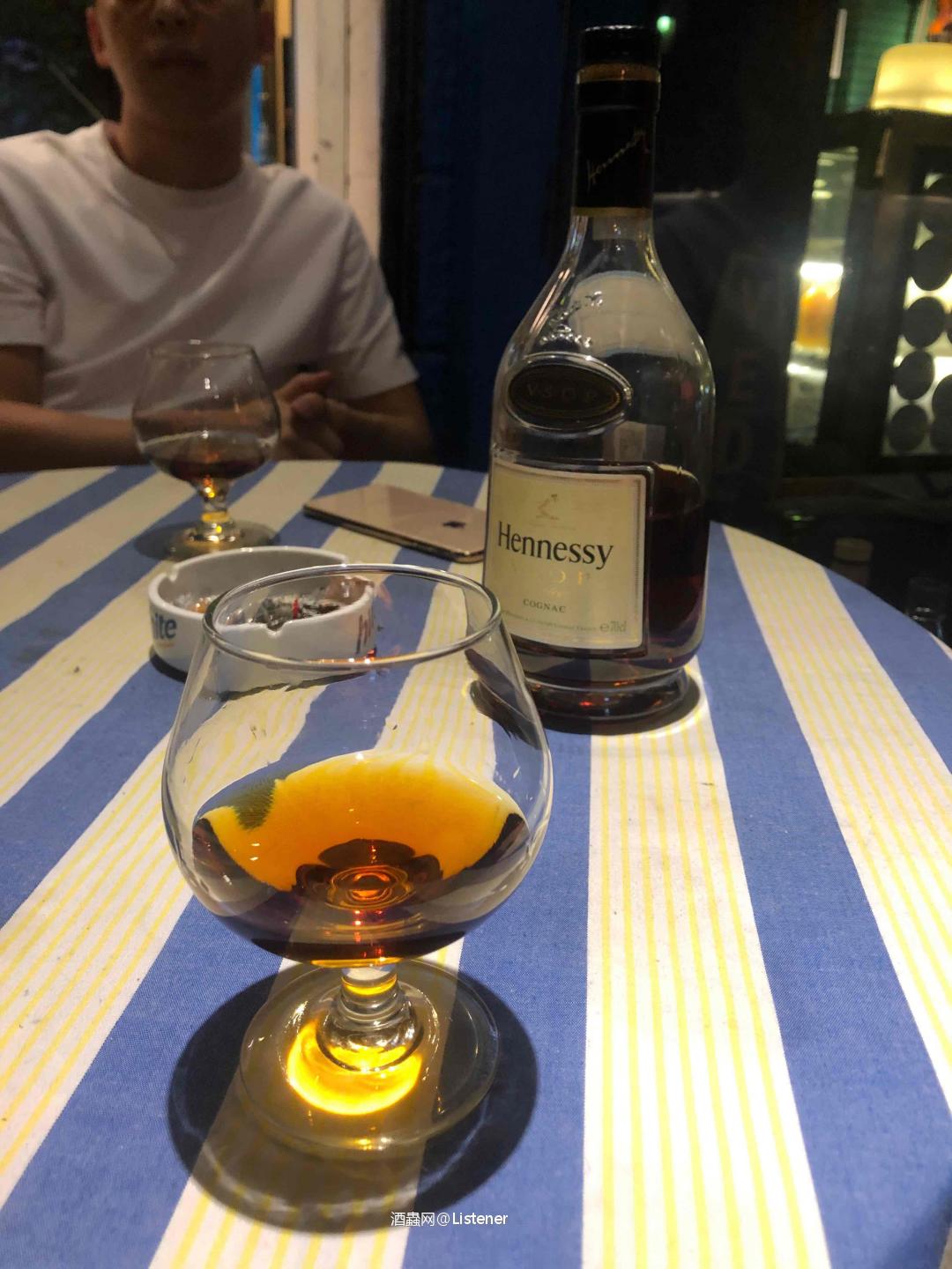 两瓶小酒，几点开心.