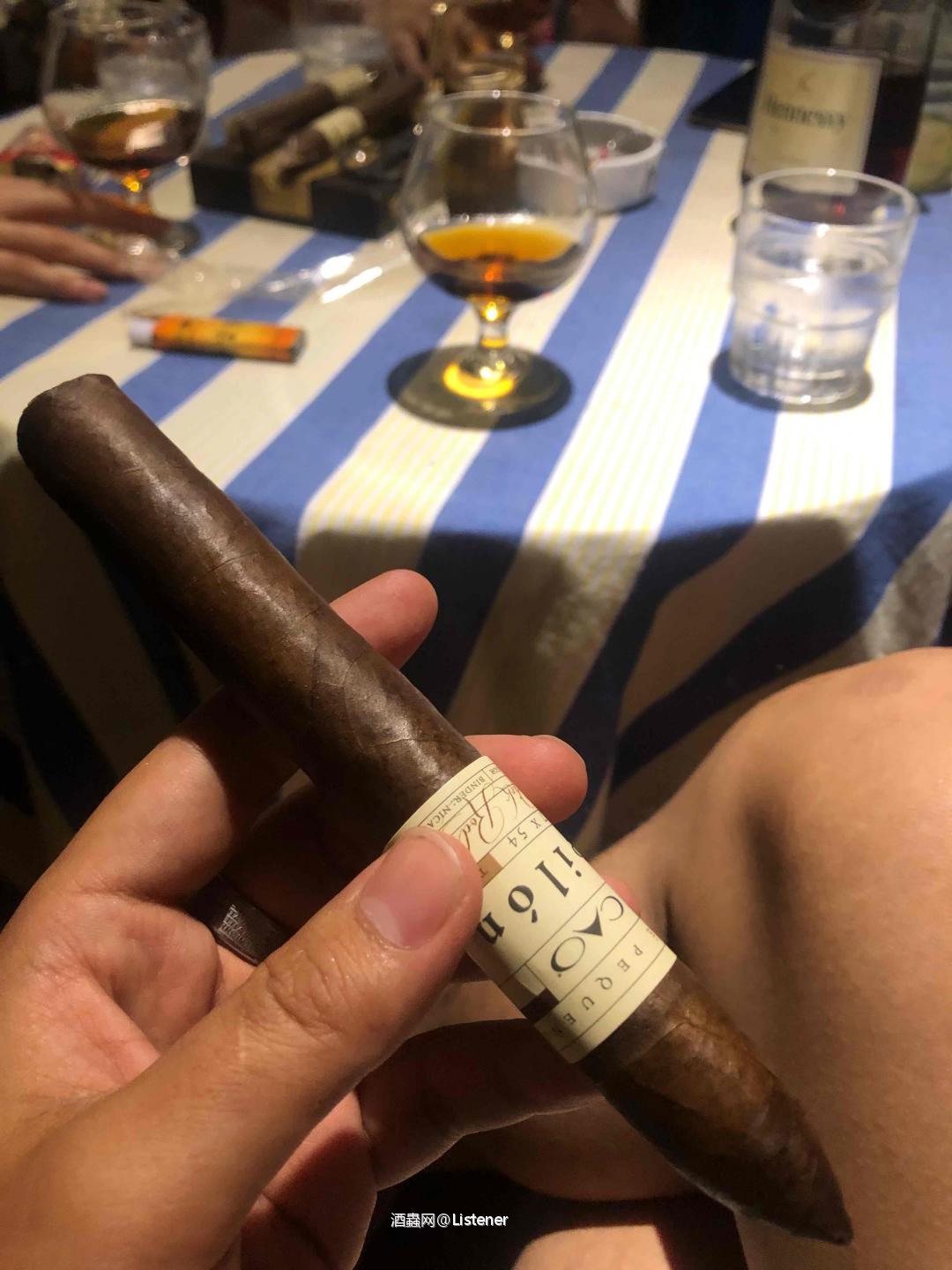 两瓶小酒，几点开心.