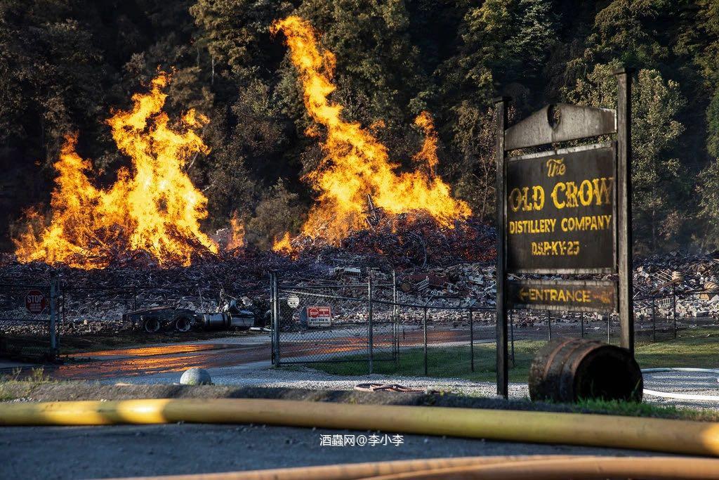 Jim Beam 位于肯塔基的仓库起火，4.5万桶酒付之一炬…
