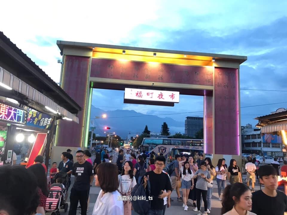 終於有機會來參加花蓮一年一度的原住民族聯合豐年節，也終於等到期待已久的千人共舞，但⋯還是一樣╭(╯^╰)╮愛喝死好，尤其是啤酒，以為可以跳一個小時的舞，中途內急殺進廁所後，最精彩的千人手牽手圍繞舞台共舞的畫面，就在我面前歡歡樂樂的結束了( ´Д`)y━･~~⋯⋯⋯ #有機會一定要來花蓮參加的活動 #聯合豐年祭完開始每部落豐年祭