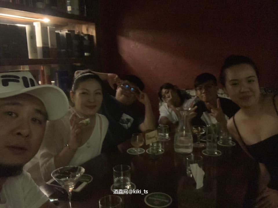 終於有機會來參加花蓮一年一度的原住民族聯合豐年節，也終於等到期待已久的千人共舞，但⋯還是一樣╭(╯^╰)╮愛喝死好，尤其是啤酒，以為可以跳一個小時的舞，中途內急殺進廁所後，最精彩的千人手牽手圍繞舞台共舞的畫面，就在我面前歡歡樂樂的結束了( ´Д`)y━･~~⋯⋯⋯ #有機會一定要來花蓮參加的活動 #聯合豐年祭完開始每部落豐年祭