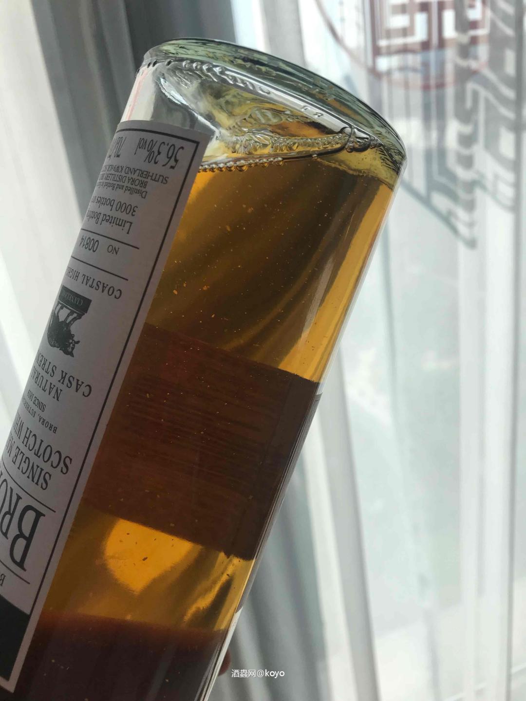 求解：新买的大猫25年，为啥里面有杂志一样的小颗粒