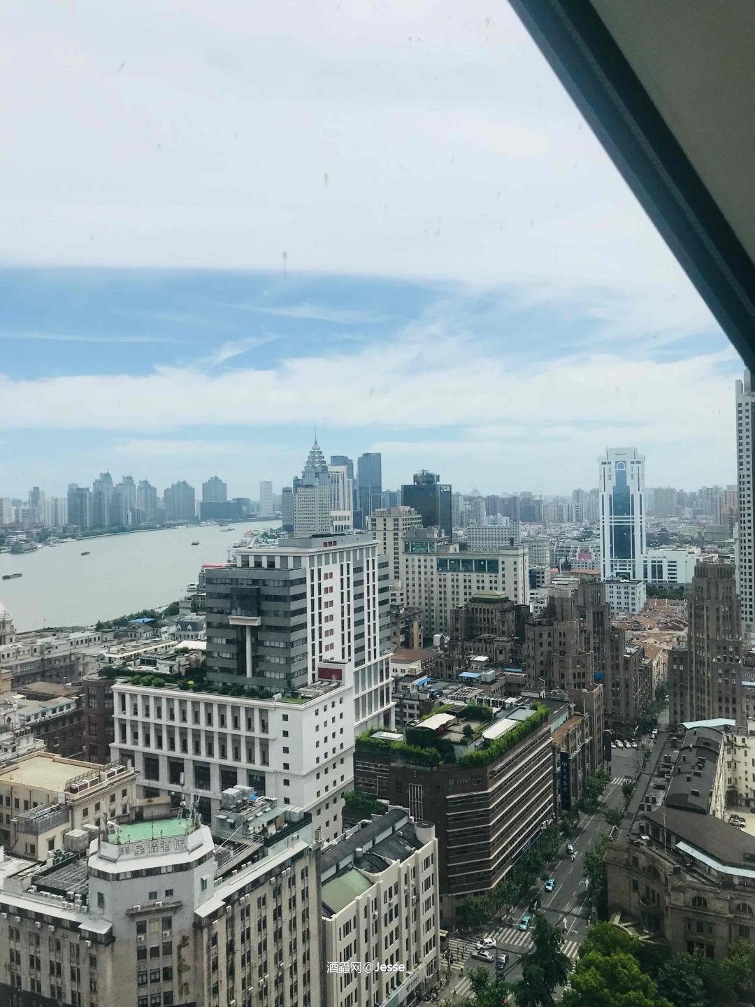 小资酒店高楼层的餐吧，带妹来可以一步到位了<img src='https://sdata.whiskyworm.com/xcxpics/emoji_5.png' class='emoji' />