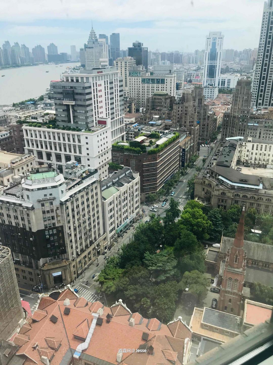 小资酒店高楼层的餐吧，带妹来可以一步到位了<img src='https://sdata.whiskyworm.com/xcxpics/emoji_5.png' class='emoji' />