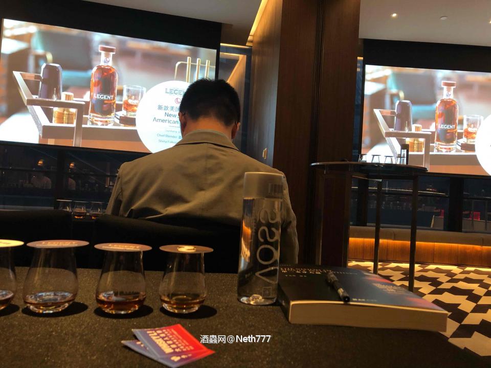 难道大师班坐我前面的是博士？