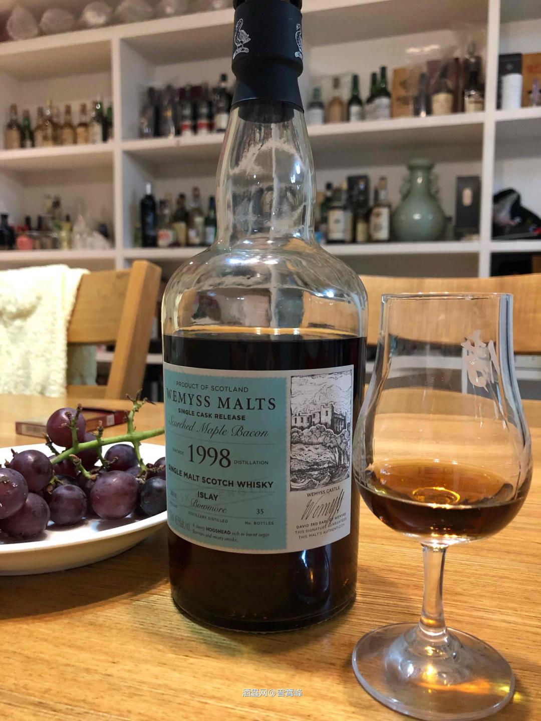 再大一点看样子是要柜子上的酒要被她喝掉