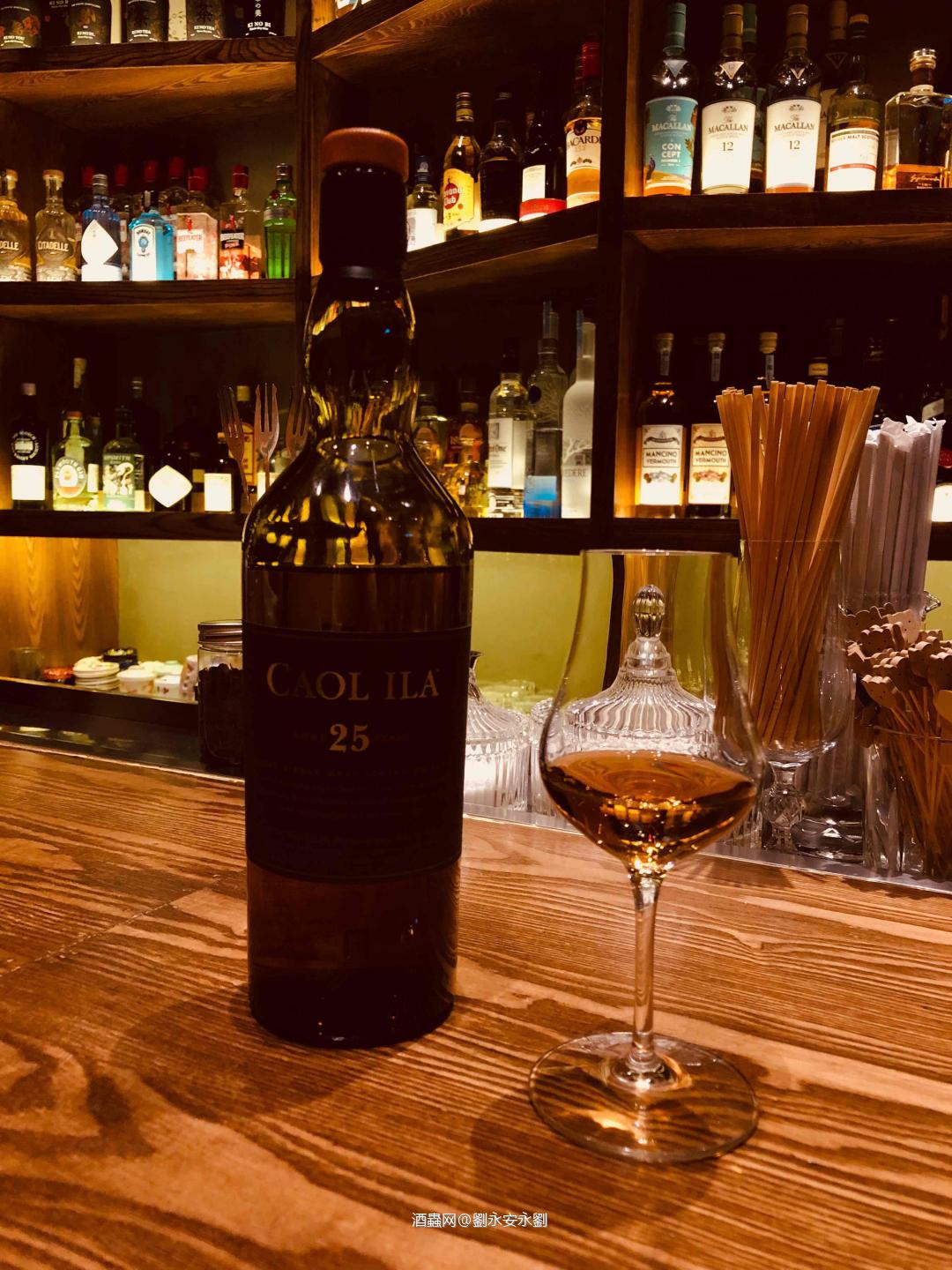 Caol Ila卡尔里拉25年：<p class='p'/>橡木桶的熏烤香，烟熏、香草…