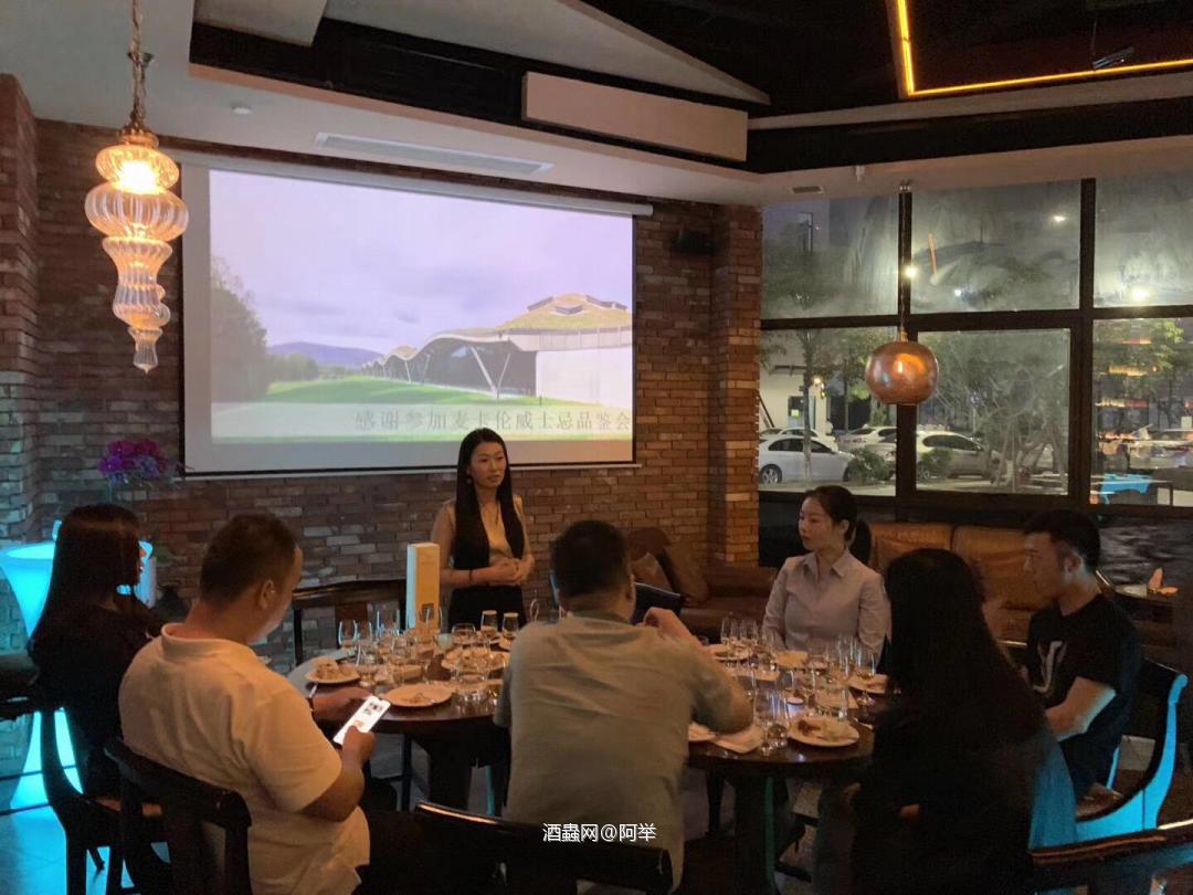 广州喜悅匯聯名麥卡倫 8月31号 邀請您 與我們一同探索單一麥芽威士忌的魅力 报名请扫二维码[握手]