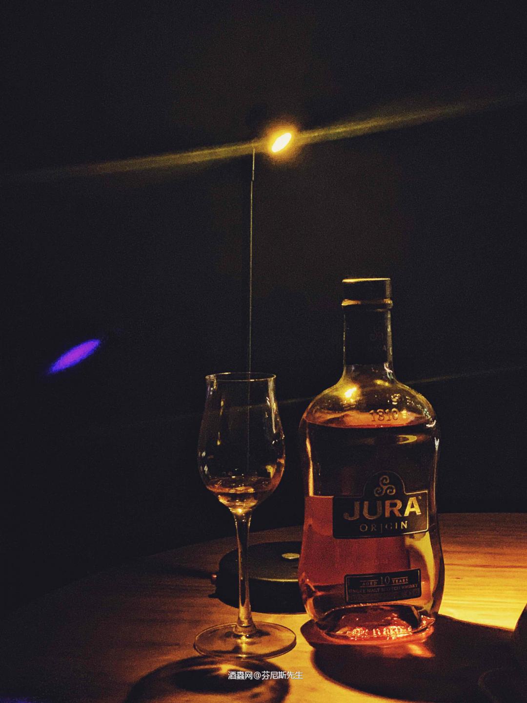 把时光酿成烈酒，既烈又甜。<p class='p'/>夜半别无所好，偏爱杯中之物。