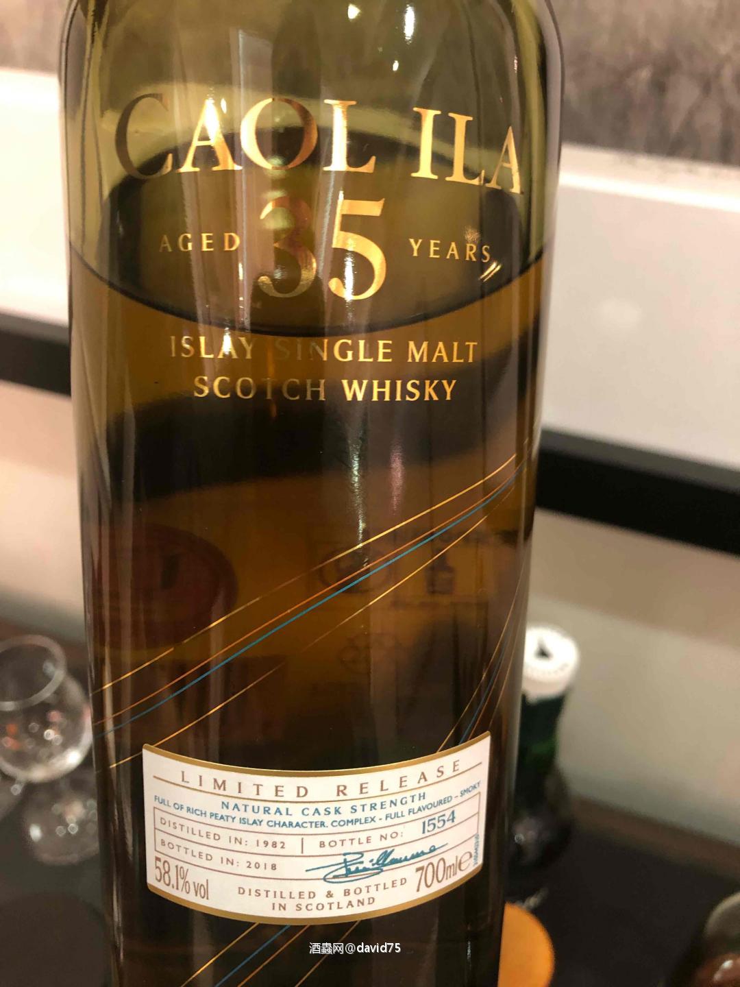 威士忌的朝拜 在身为威士忌大佬的朋友家第一次真正接触威士忌，第二天早上醒来真的是连呼吸都是威士忌香味，太棒了，开始喜欢威士忌，就是这起点太高了，准备慢慢开始起步