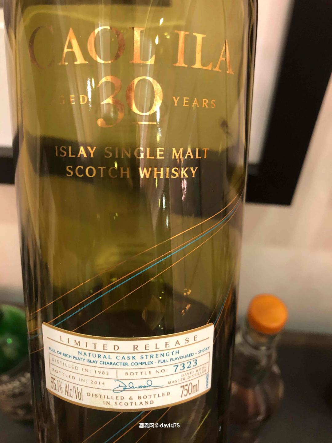 威士忌的朝拜 在身为威士忌大佬的朋友家第一次真正接触威士忌，第二天早上醒来真的是连呼吸都是威士忌香味，太棒了，开始喜欢威士忌，就是这起点太高了，准备慢慢开始起步