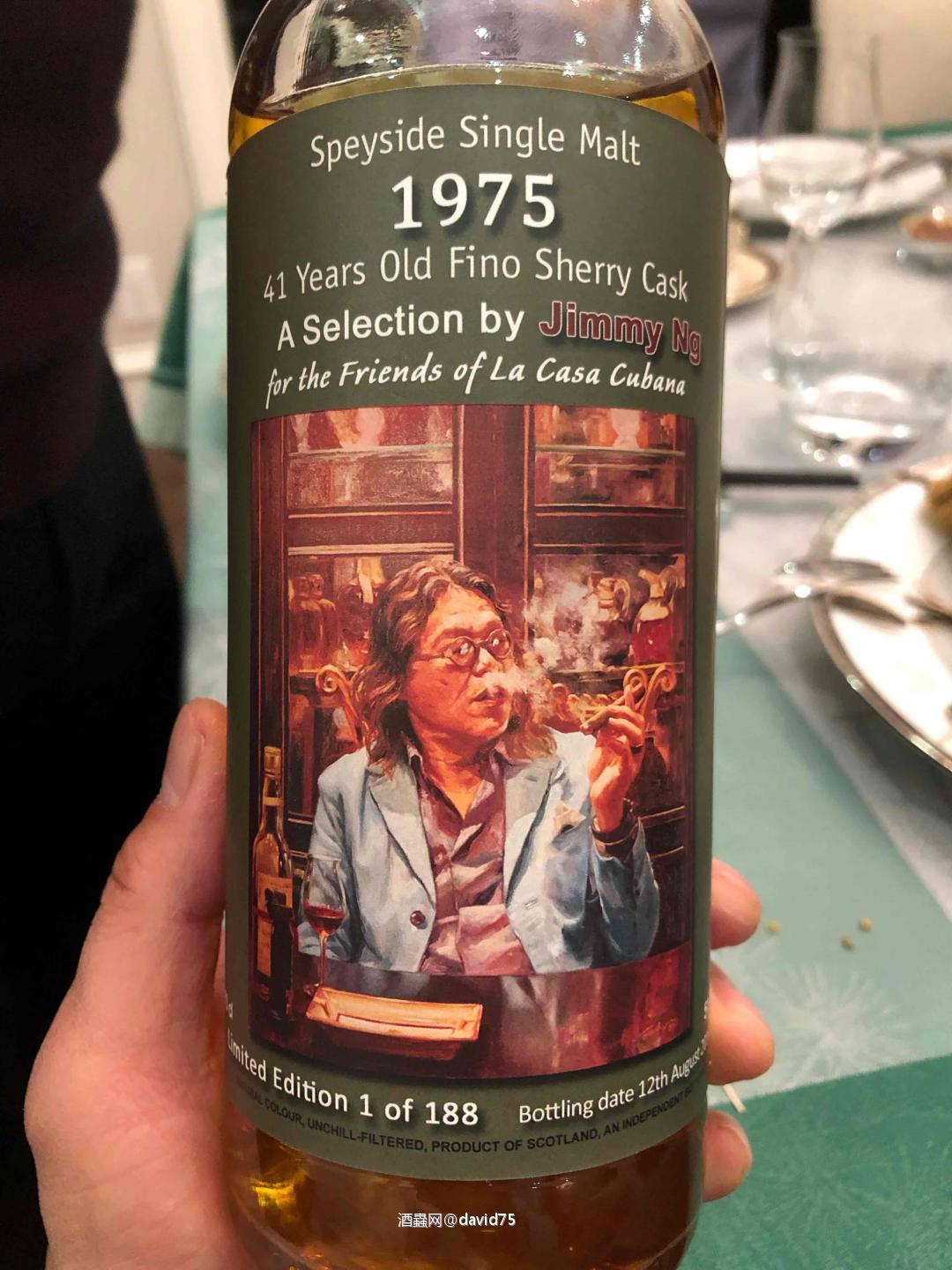 威士忌的朝拜 在身为威士忌大佬的朋友家第一次真正接触威士忌，第二天早上醒来真的是连呼吸都是威士忌香味，太棒了，开始喜欢威士忌，就是这起点太高了，准备慢慢开始起步