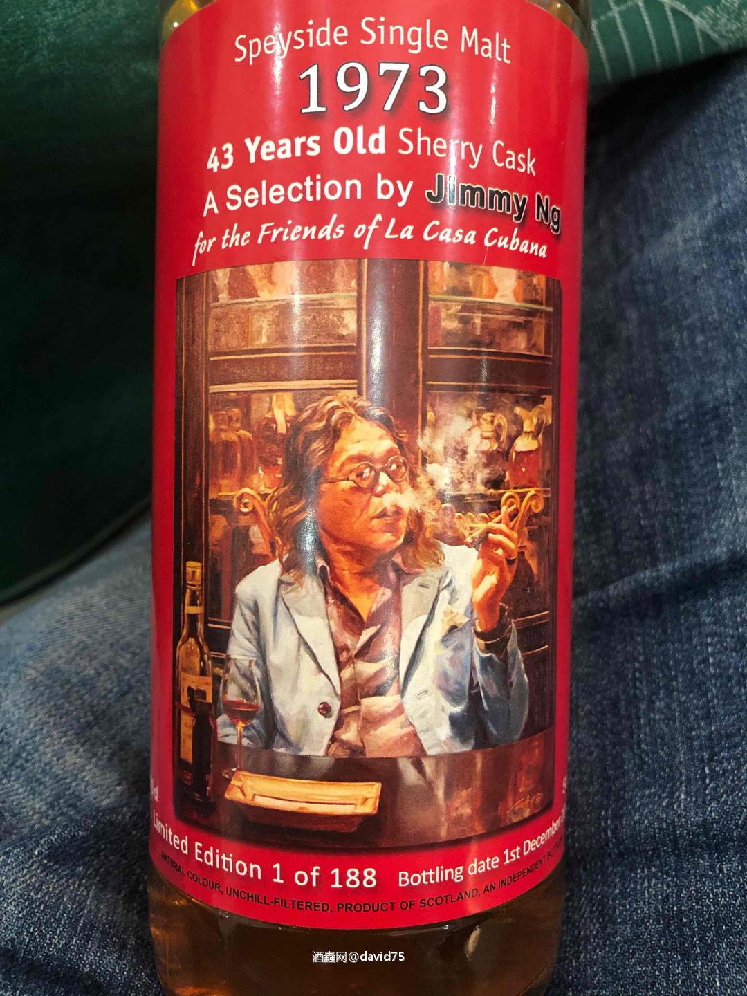 威士忌的朝拜 在身为威士忌大佬的朋友家第一次真正接触威士忌，第二天早上醒来真的是连呼吸都是威士忌香味，太棒了，开始喜欢威士忌，就是这起点太高了，准备慢慢开始起步