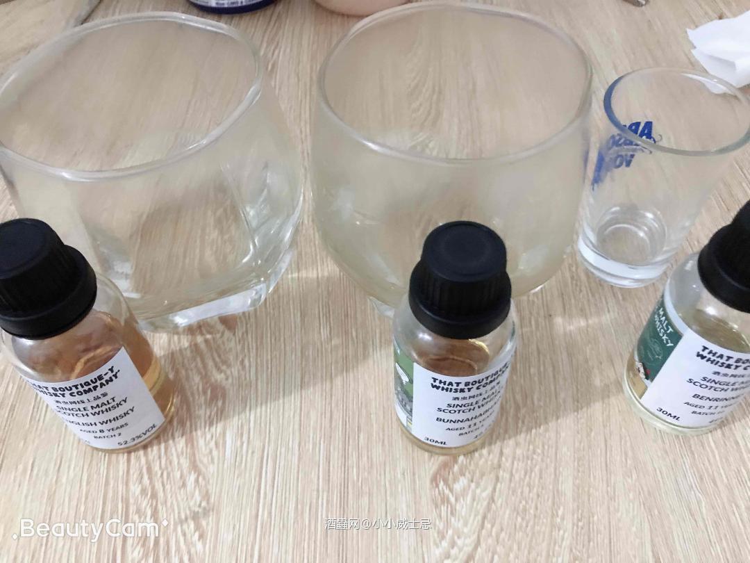 本利林11年:挂杯明显。酒液单薄，初闻淡淡泥煤味与奶油果香味…