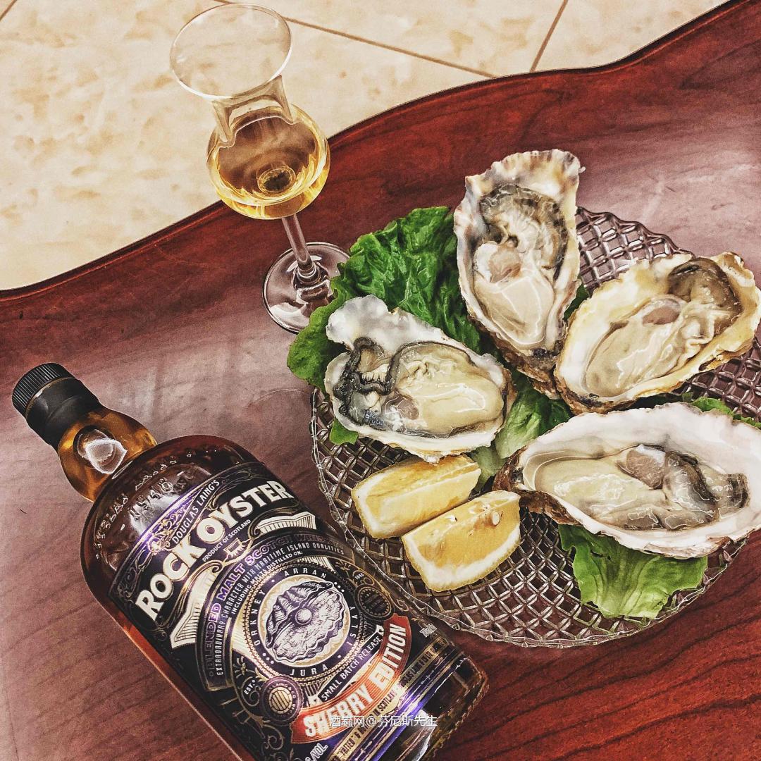 沁凉的杯中之酒，饱含着生活的温度。