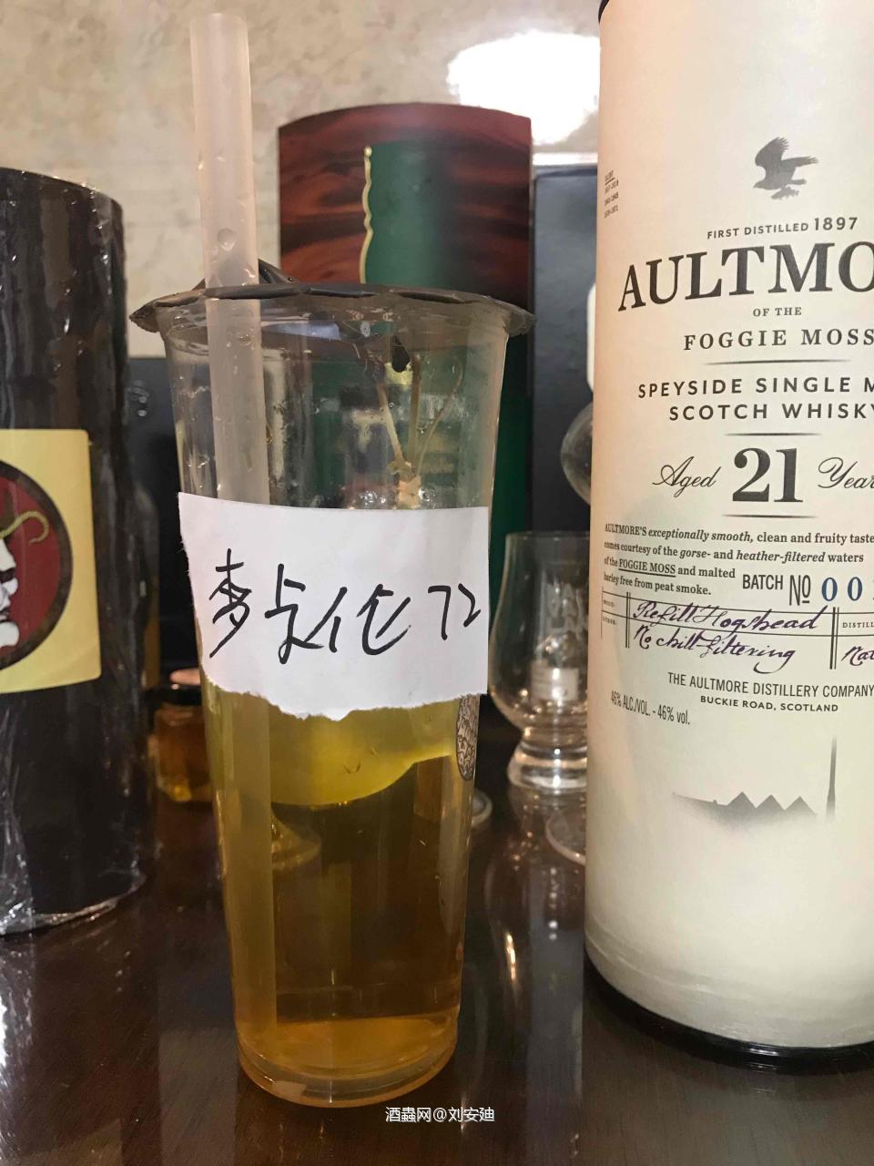 是时候该展现自己的魅力，拿出个牛逼class😂😂第1张麦卡伦72年。是我们一直朝向这个目标前进,第2张就是中秋要开喝的。希望大家中秋节都能快乐。