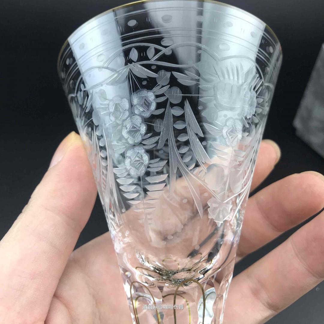 金杯金酒瓶金花瓶！