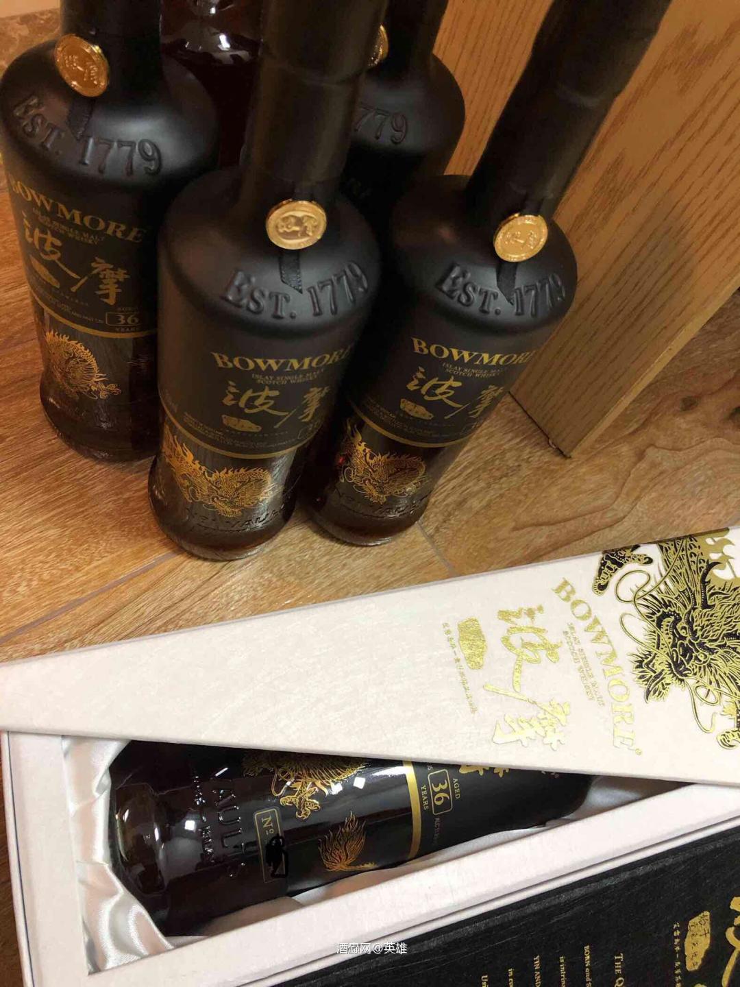 听大家说这个好喝，买一箱试试，据说要凑够五瓶以上才能摆出一条龙，果然...