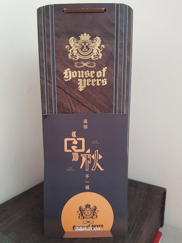 水楢桶＞雪莉桶＞波本桶＞实验桶这和上头说的额稀缺性有关，喝不起系列就高级一样，神秘总是让人害怕，但还是不得不认。当然，也和成本有关系，本身桶子的价格和桶子本身的优劣程度储存环境有关，人水楢桶存了三四十年才出品质，人雪莉桶价格就贵。但其实也还是市场因素和稀缺占主导，品质决定价格。桶强＞低温过滤（非桶强）和纯饮＞加水＞加冰＞加其他就像谈恋爱一样，最美好的永远是懵懂年龄原汁原味的爱情。但谁又能说经过风霜知你味道，只给你你喜欢看到的爱情不美丽一样。但上岁数的老男人还是喜欢有情调给你刺激的少妇一样（此处感觉要开车）。ISO杯＞x种闻香杯＞古典杯＞随便杯从专业到不同酒为了闻出不同的香型，以及懂酒和不懂酒，还有喝酒只为酒精，这里面存在逼格情调以及酒鬼的差距，但逼格高的人，不仅仅是为了喝酒说不定是为了其他呢？（我真的只会骑自行车，不会开车）单桶＞双桶＞过桶＞综合桶说不好，但就是单桶贵，咱也不知道人为啥，辛苦的过了好几手还那来便宜，但还是品质和口碑以及市场保有量以及品牌决定了价格。马子多（码字多）＞少马子＞没马子此处省略几万字，天气怎么突然变热，让我把外套挂到衣架上，回头和大家唠叨。综合以上，都是为了让自己觉得自己有“优越感”，哈哈！