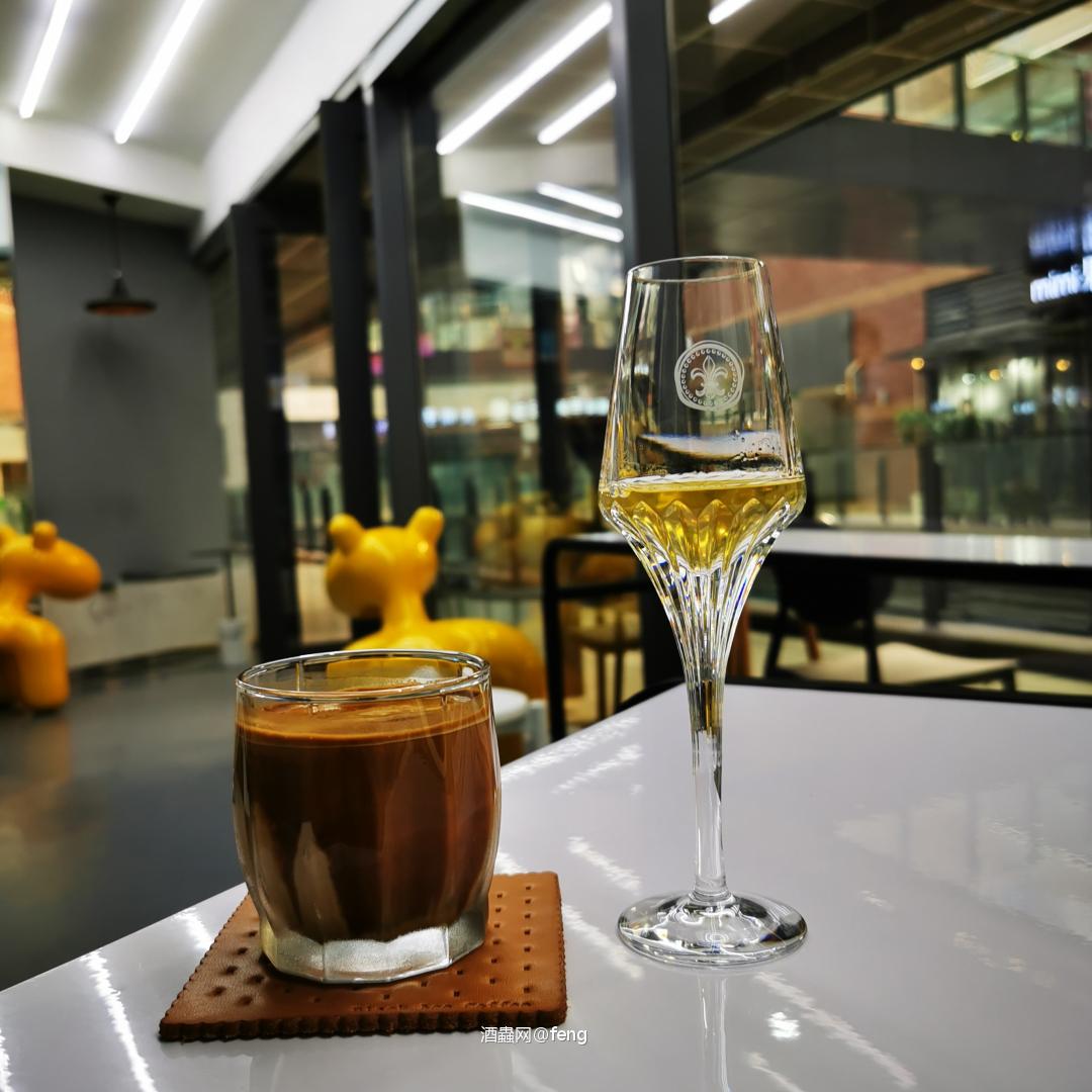 威士忌与咖啡馆