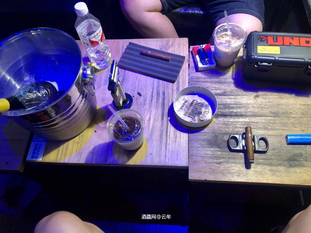 周末一整天的正确打开方式🍷☕️🥃🍖