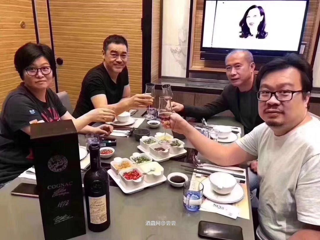 大佬欢度国庆，谁知道喝的什么酒