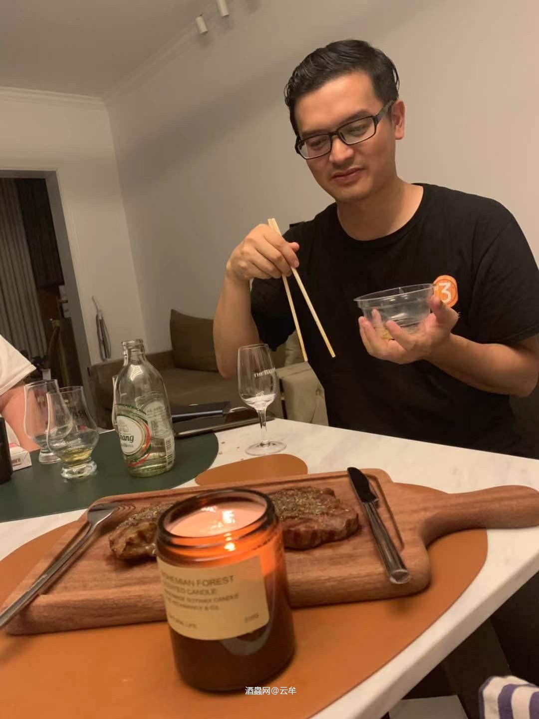 昨夜南宁小范围喜迎70周年国庆差点成为两条咸鱼局聚会