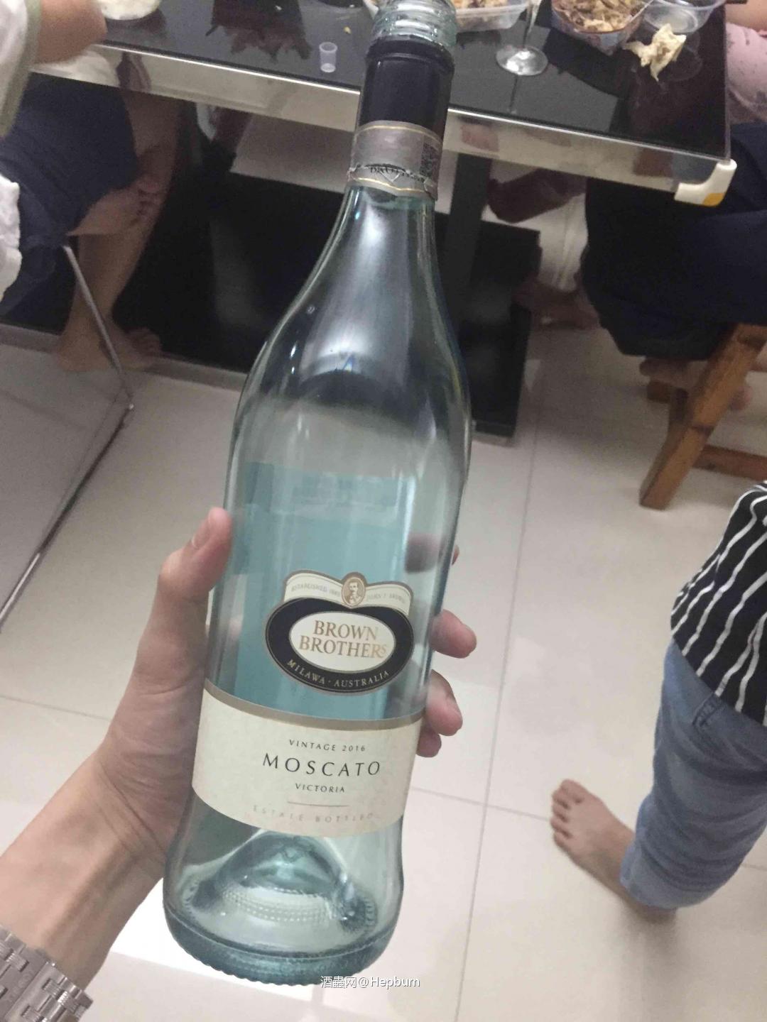 姐弟三人今晚接着喝