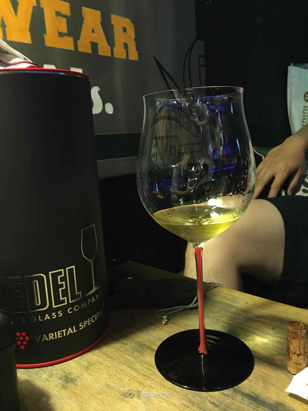 昨天的三场酒喝出了国庆的高潮，今日成功瘫在家里一整天……