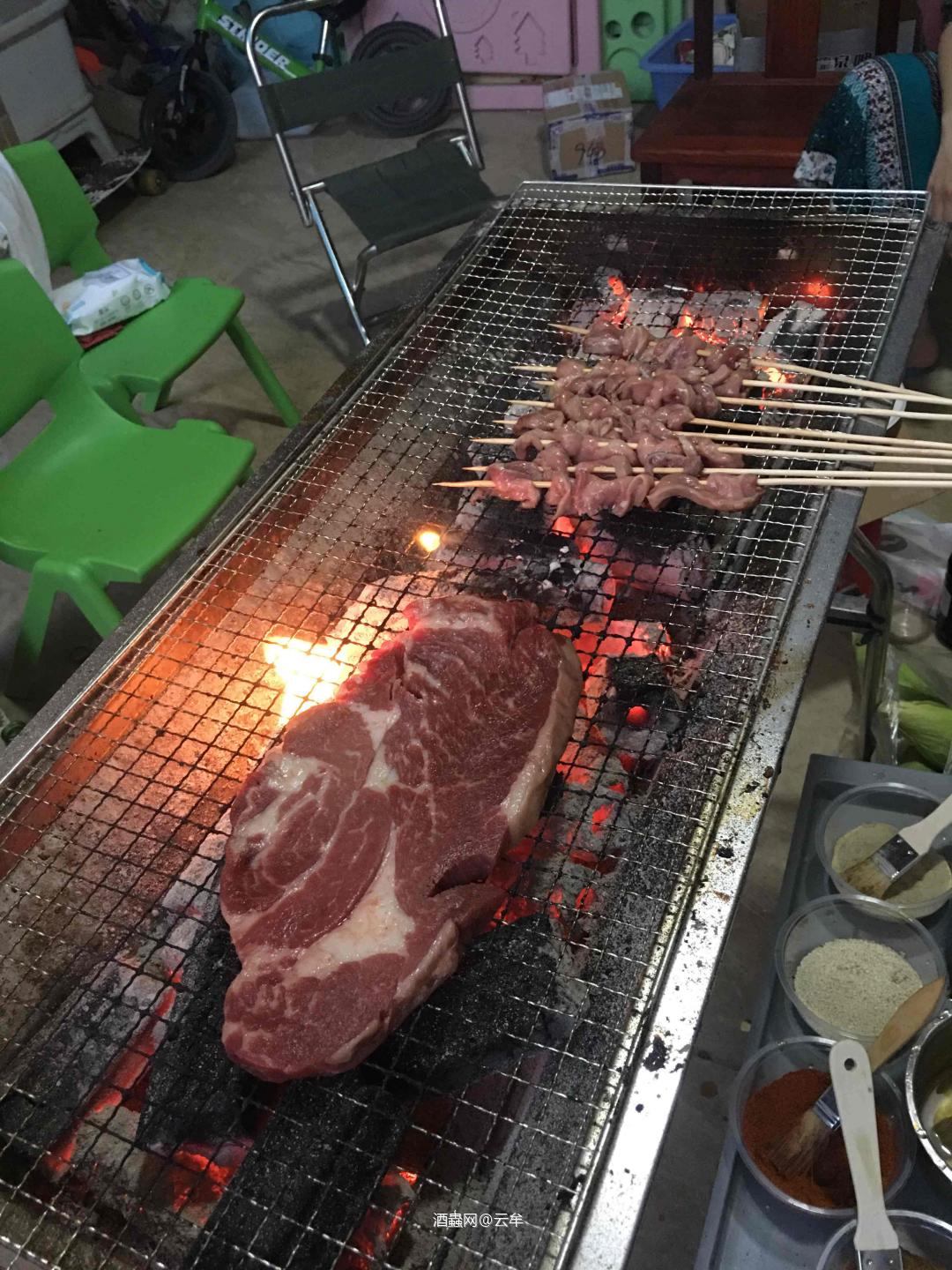 昨天的三场酒喝出了国庆的高潮，今日成功瘫在家里一整天……