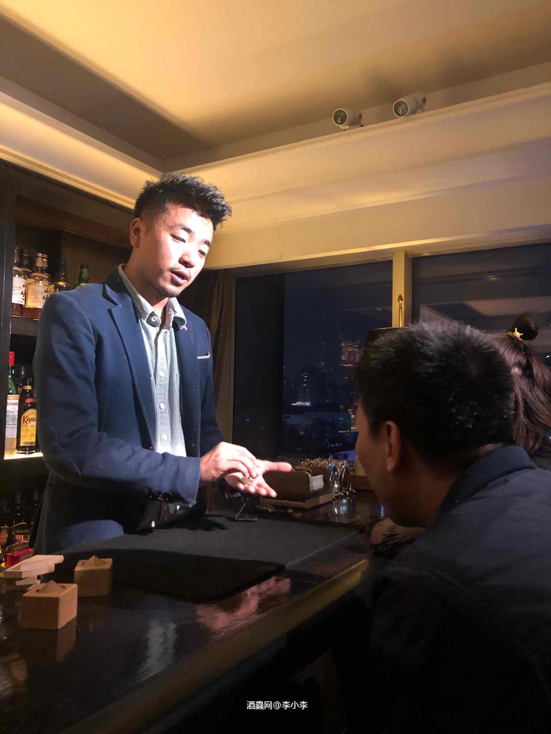 打卡超级好玩的Knight 魔术酒吧！