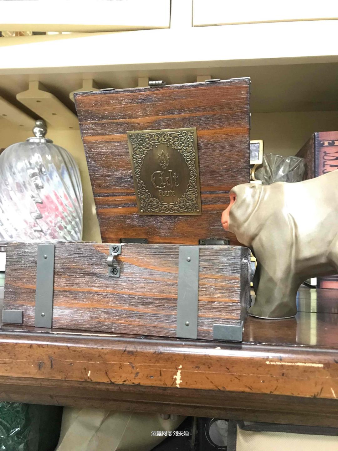 我还能撑多久？当超级厉害三得利的神猴碰到完全不懂的雪茄盒。贸易战快把我战倒了。