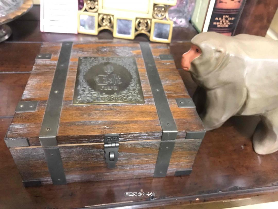 我还能撑多久？当超级厉害三得利的神猴碰到完全不懂的雪茄盒。贸易战快把我战倒了。