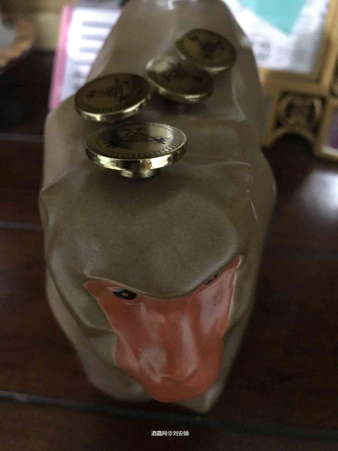 我还能撑多久？当超级厉害三得利的神猴碰到完全不懂的雪茄盒。贸易战快把我战倒了。