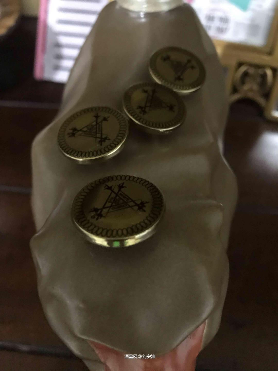 我还能撑多久？当超级厉害三得利的神猴碰到完全不懂的雪茄盒。贸易战快把我战倒了。