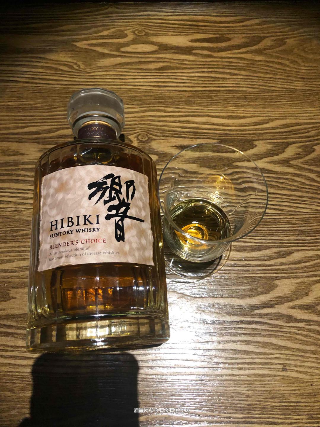 喝威士忌这事像是艳遇， 书上是一回事，电视剧里是一回事， 别…