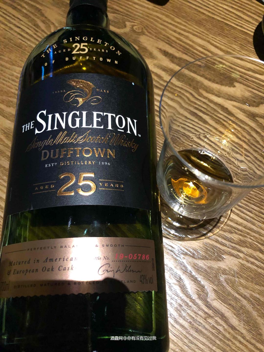 酒体清澈，琥珀色，挂杯明显（43%）<p class='p'/>闻香：蜂蜜、花香，淡烟…