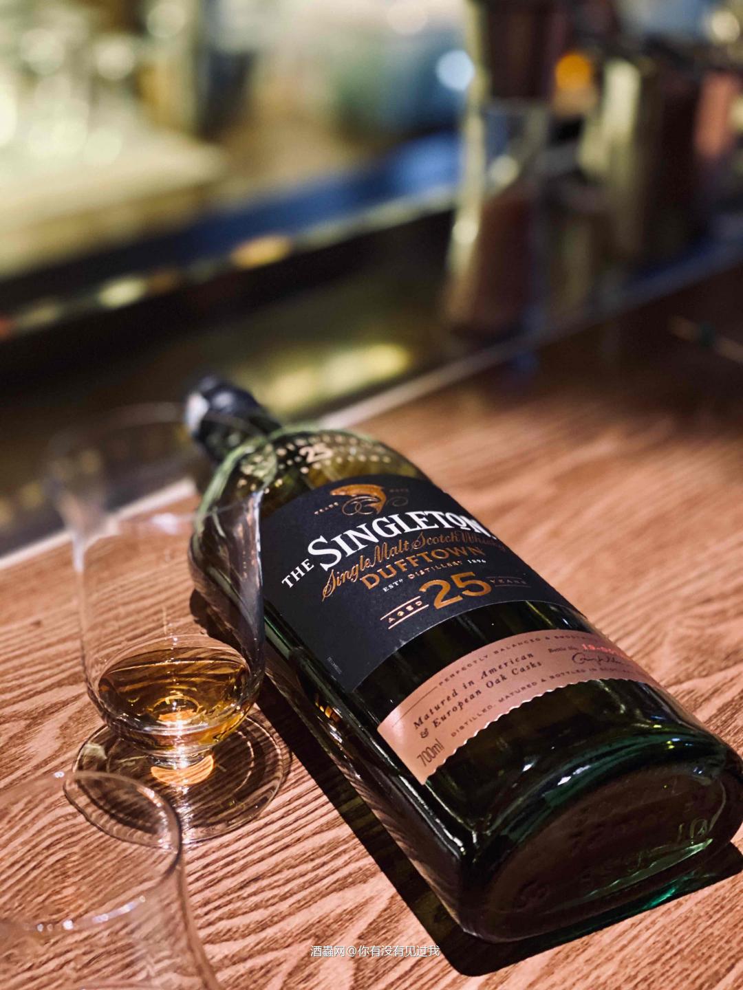 酒体清澈，琥珀色，挂杯明显（43%）<p class='p'/>闻香：蜂蜜、花香，淡烟…