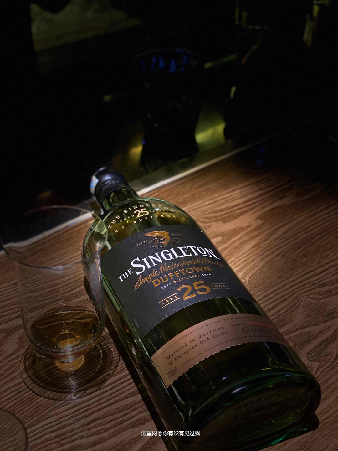 酒体清澈，琥珀色，挂杯明显（43%）<p class='p'/>闻香：蜂蜜、花香，淡烟…