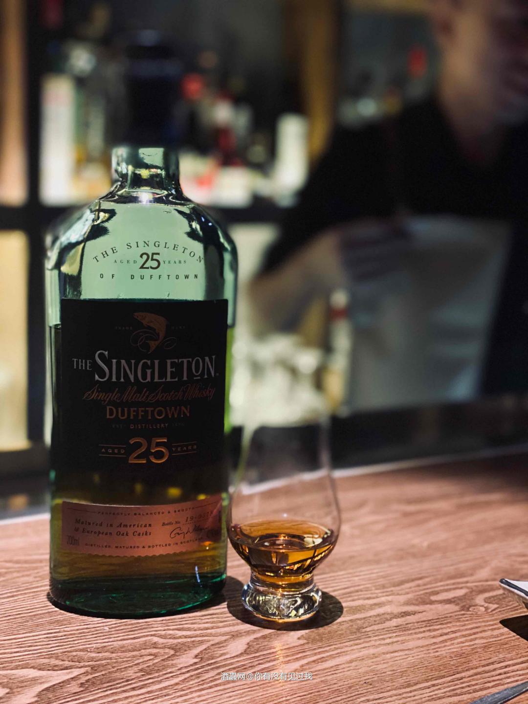 酒体清澈，琥珀色，挂杯明显（43%）<p class='p'/>闻香：蜂蜜、花香，淡烟…