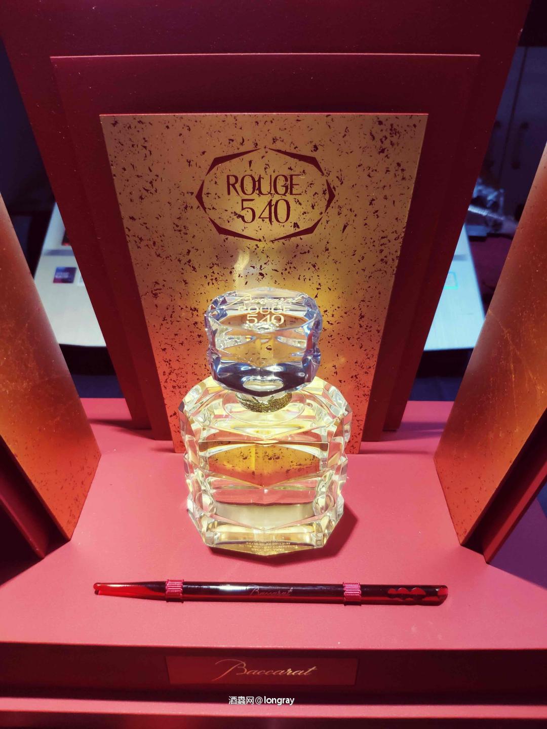 不是一般炮！ 巴卡拉水晶 (Baccarat) 250周年纪念之际特别推出首支女士香氛“Rouge 540”。