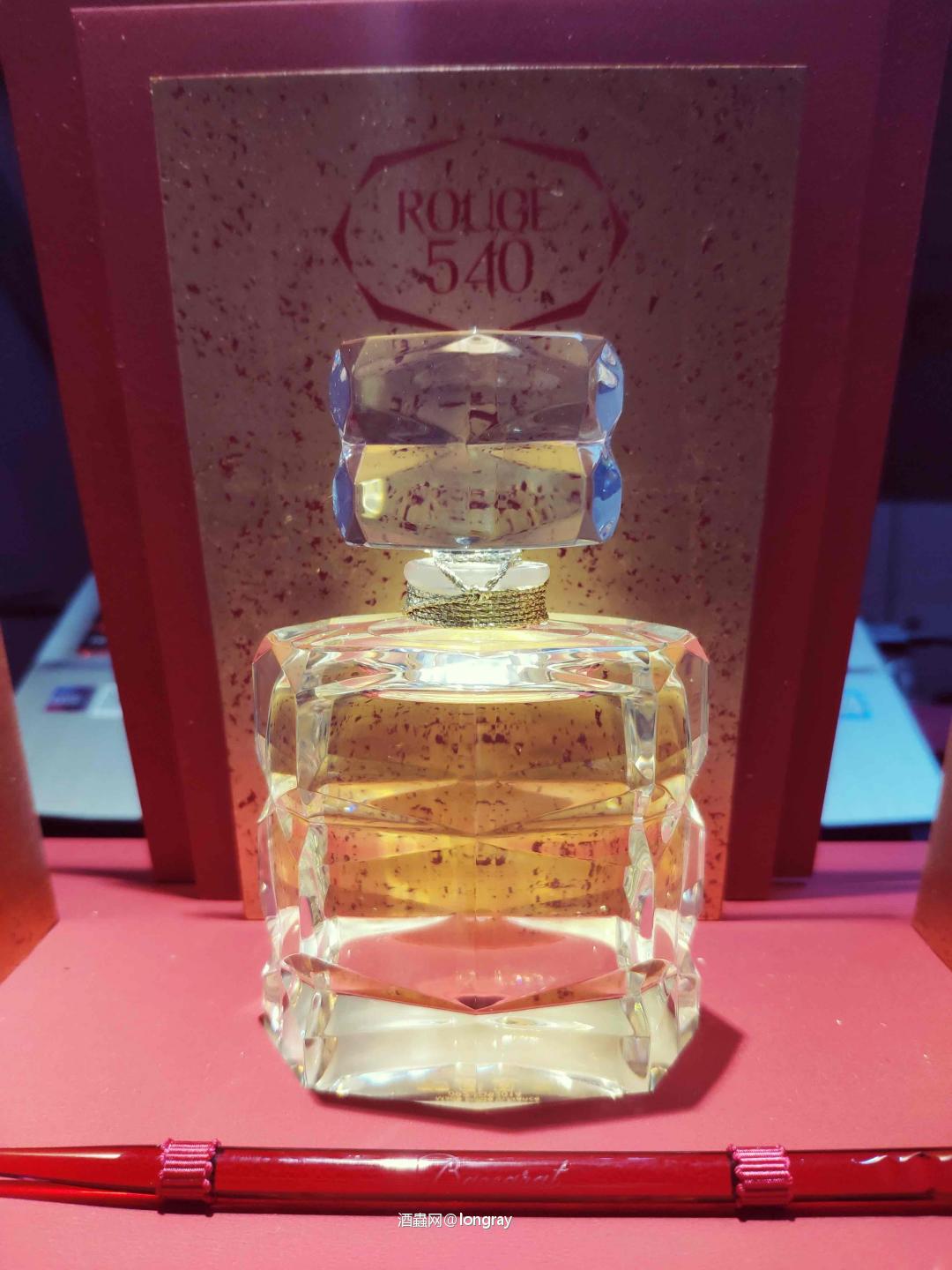 不是一般炮！ 巴卡拉水晶 (Baccarat) 250周年纪念之际特别推出首支女士香氛“Rouge 540”。