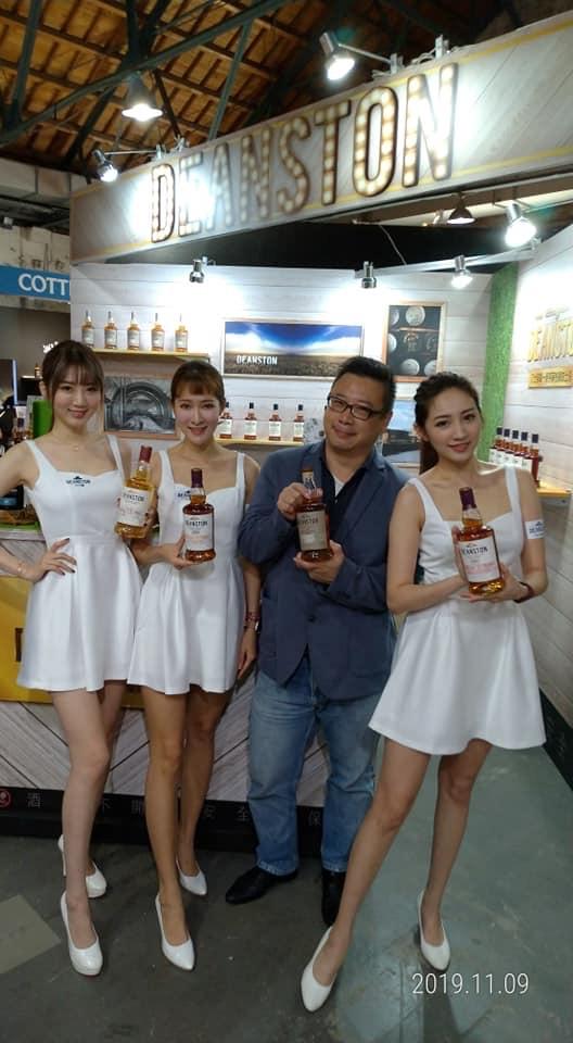 <p class='p'/><p class='p'/><p class='p'/><p class='p'/><p class='p'/><p class='p'/><p class='p'/><p class='p'/>