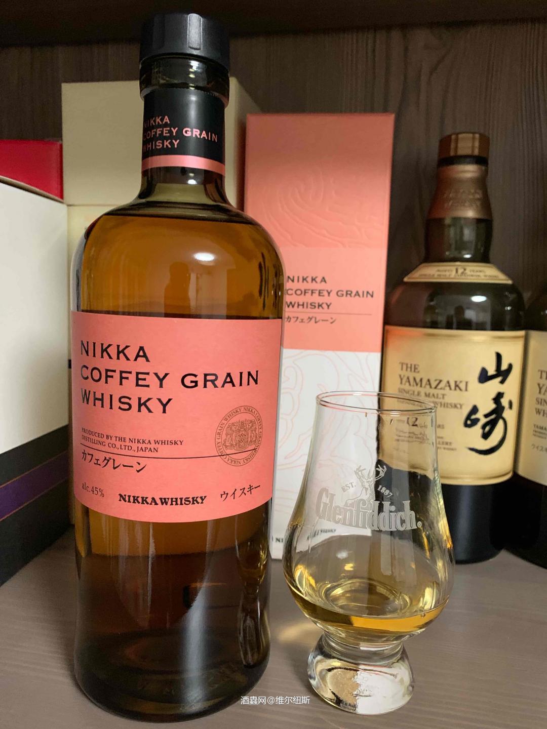 深夜突然想来杯甜腻的、非雪莉的，看了看酒柜只好开瓶。。