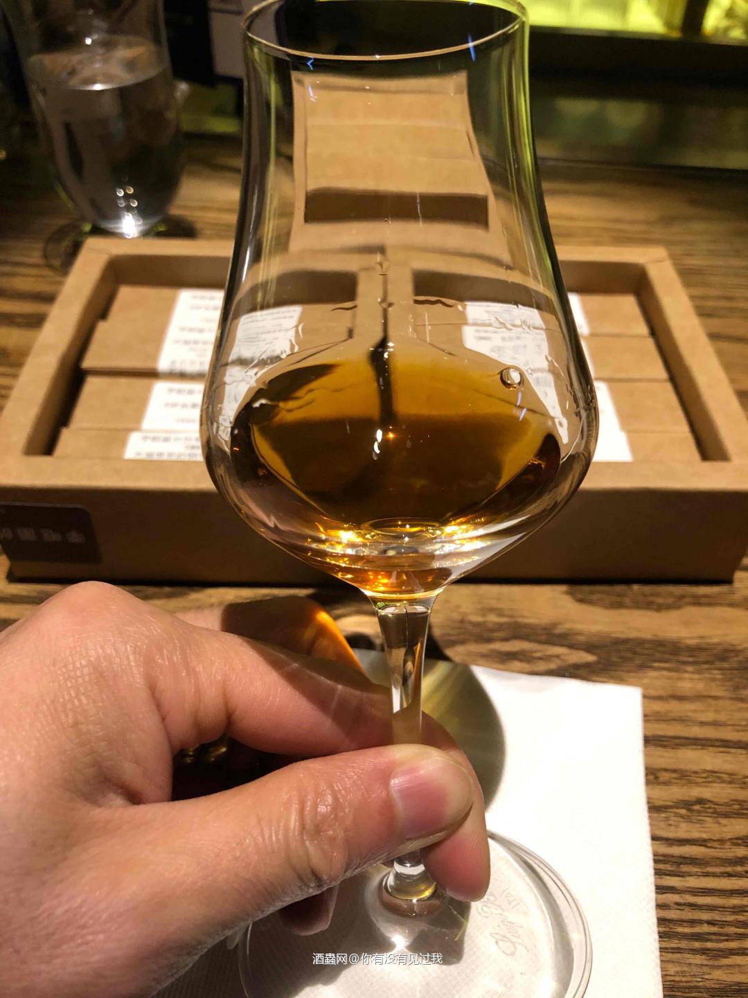 2001–2018，17YO<p class='p'/>酒体清澈，有细小的桶渣颗粒物沉…