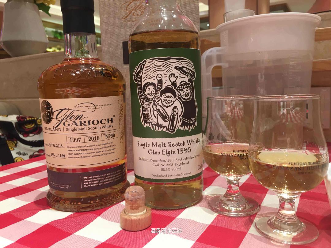 喝顿早酒,展会限定还是可以的,不会写酒评,只能说没苦底,水果糖,无酒精刺激感<img src='https://sdata.whiskyworm.com/xcxpics/emoji_29.png' class='emoji' /><img src='https://sdata.whiskyworm.com/xcxpics/emoji_29.png' class='emoji' />