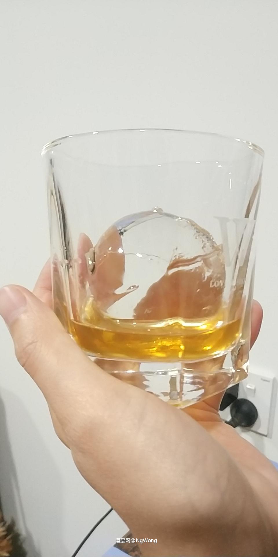 双十一买了个制透明冰球的模具